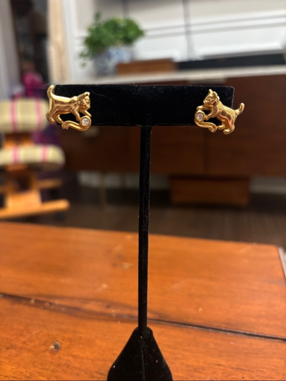 Avon Gold Cat Stud Earrings with Clear Accent - Picture 3 of 5